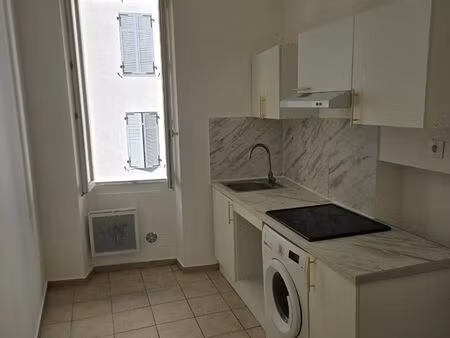 t1 secteur arenc 13002 tout compris eau électricité