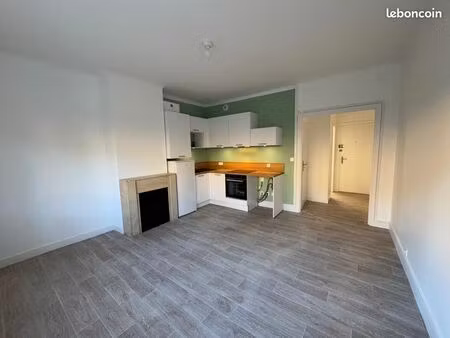 t2 hyper centre ville avec terrasse