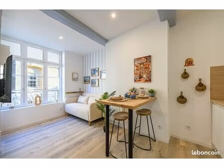 location studio meublé