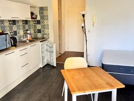 studio meublé avec jardinet – gare à pied