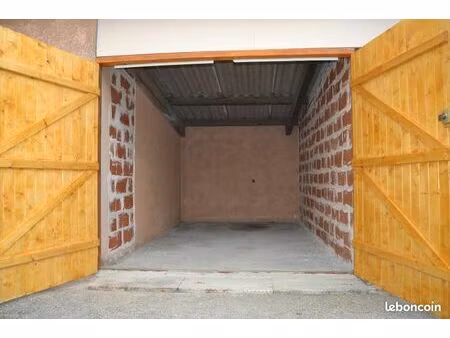 garage moto ou box de rangement