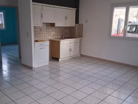location appartement 3 pièces 58 m² à palau-del-vidre (66690)  635 €