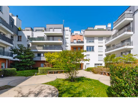 f3 dans résidence récente