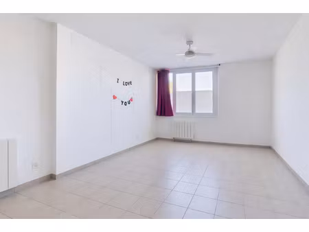 appartement de type t1 bis au rez de chaussée  petite copropriété - 01750 saint laurent su