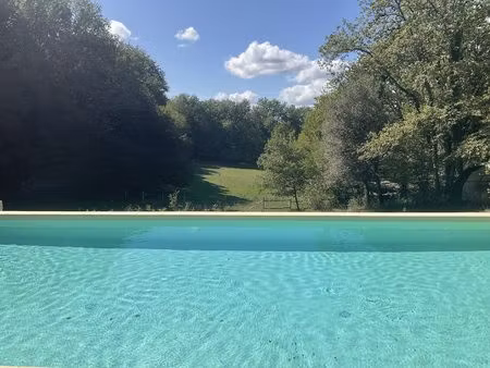 propriété en pierre magnifiquement rénovée  à 5 minutes de
