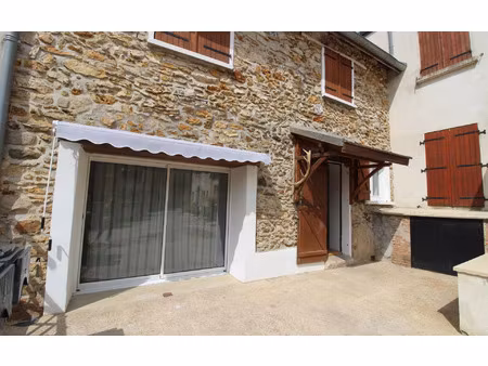 location maison  m² t-3 à touquin  895 €