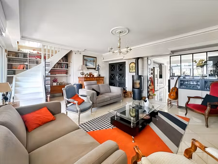 maison d'architecte avec piscine   verrières-le-buisson   dpe c  pompe à chaleur  isolatio