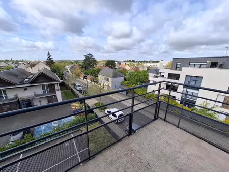 location appartement 3 pièces 70 m² à compiegne (60200)  925 €