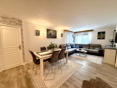 appartement 4 pièces avec loggia  cave proche rer b  futur métro 16