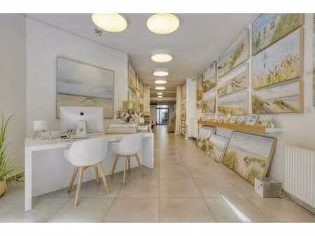 propriété commerciale prête à emménager (125 m²) dans un emp