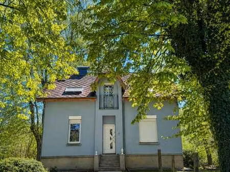 arlon - 33 ares  lisière du bois  maison 4 façades à rénover