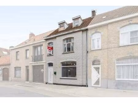 maison à rénover avec jardin à vendre à la panne  centre!