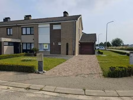 halfopen bebouwing met garage in rustige omgeving