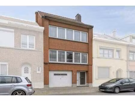 charmante maison 2 façades au potentiel infini sur un grand