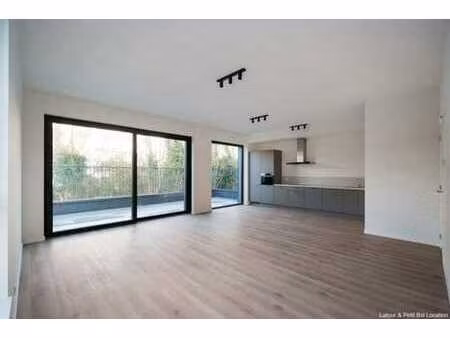 à proximité du shopping de woluwe et des grands axes