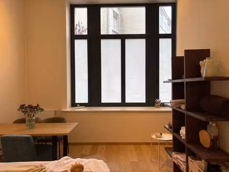 bureau à louer à ixelles  lumineux et moderne