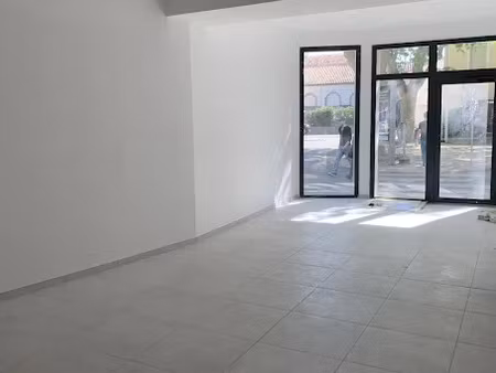 location locaux professionnels à bagnols-sur-ceze (30200)  11 800 €