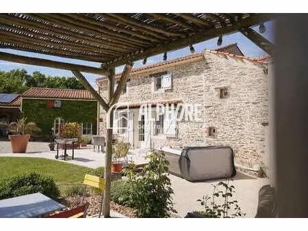 vente maison à saint-florent-des-bois (85310) : à vendre / 129m² saint-florent-des-bois