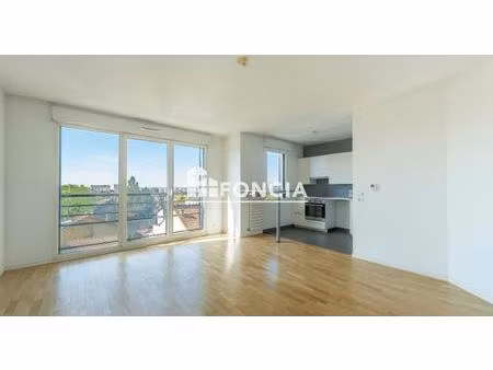 deux pièces en étage élevé sans travaux  avec parking