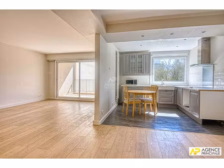 versailles rive-droite appartement 4 pièces 88 m² carrez situé au 2ème étage avec ascenseu