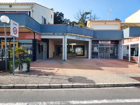 local commercial saint trojan les bains