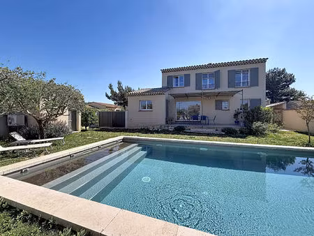 bastide châteaurenard   4 chambres  bureau  jardin  piscine et garage