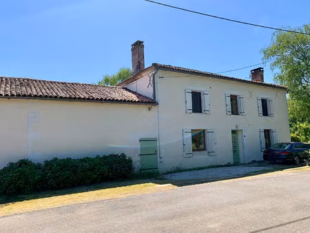 charente - maison t6 avec terrain  proche champagne-mouton