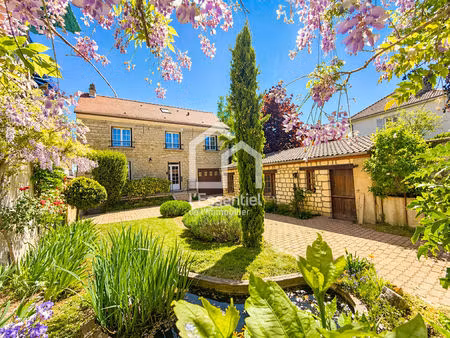 exclusivité !!! maison de charme en pierre  centre-ville  jardin paysager avec dépendance