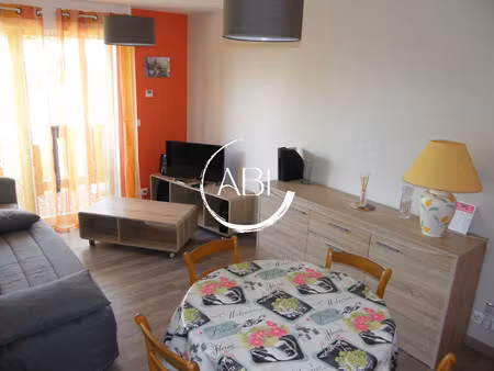 appartement t2 rénové avec balcon sud et parking à proximité