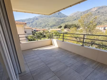 grand 4 pièces de 80 m2 avec terrasse ensoleillée  ascenseur