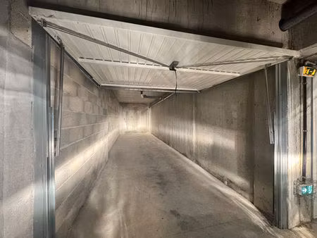 garage double fermé et sécurisé dans résidence quartier du drapeau à dijon