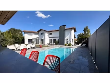 exclusivité – maison d’architecte avec piscine au cap de bos  pessac