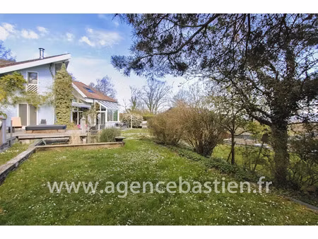 location meublée maison 5 pièces 230 m² à echenevex (01170)  3 800 €