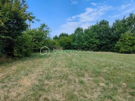 terrain de 2 105 m² à caunay