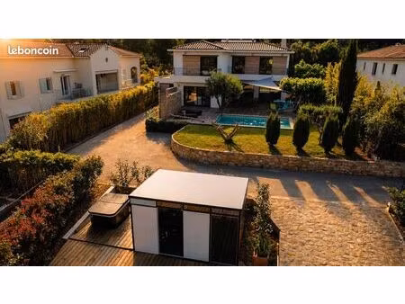 villa contemporaine à 200 m de la mer – 180 m² – piscine – aperçu mer – la gorguette