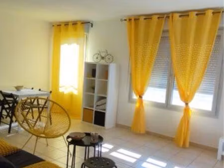 t2 meublé terrasse parking proche rempart