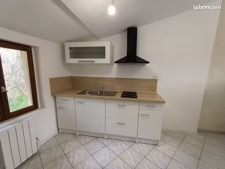 t2 duplex traversant centre ancien de rognes