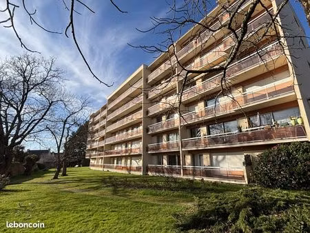 appartement 3 pièces dans une résidence calme et sécurisée proche du centre-ville