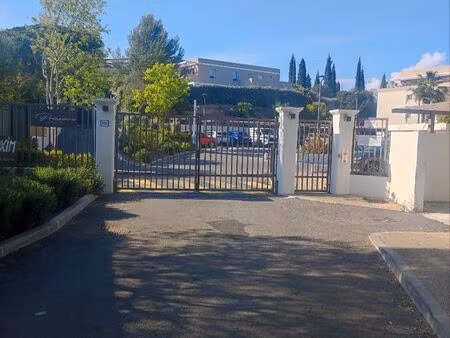 loue grand garage de 18 m2