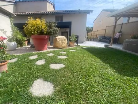 maison 160m2 dans le centre du village avec terrain