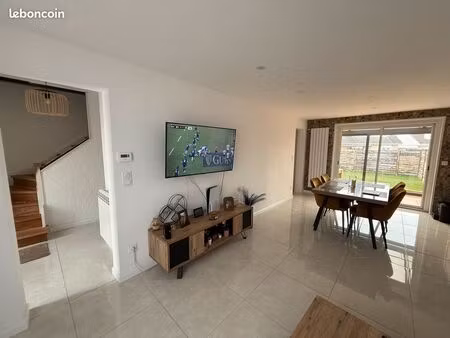 maison semi individuelle paisible  3 chambres  jardin   garage  cave 104m2