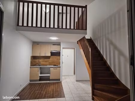 f2 en duplex situé au centre ville de goussainville 95190 (à proximité de l'aéroport roiss