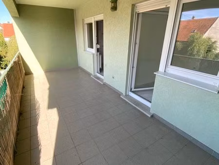 appartement 3 pièces + balcon couvert et parking