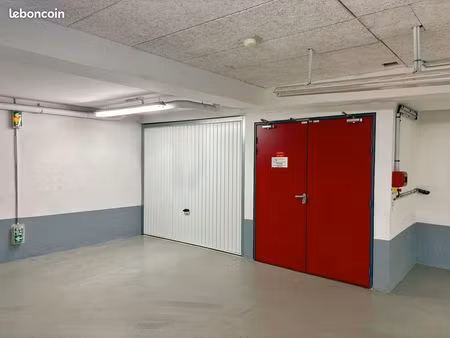 double box fermé 24m² – stockage & parking – montrouge – résidence sécurisée – 400 cc