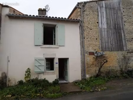 arçais petite maison à étage