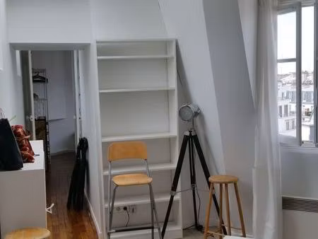 libre immédiatement 2 pièces meublé lumineux traversant montmartre