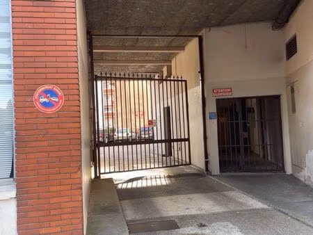 particulier loue garage