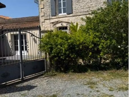 je loue cette maison individuelle de 140 m rénovée en 1996 cette maison de 1 étage compren