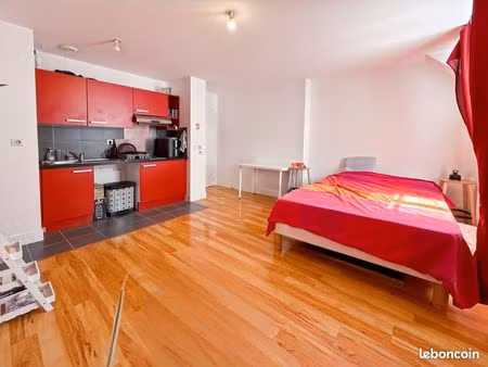 studio 1 pièce 27 m²