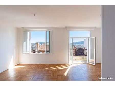 dernier étage avec extérieurs – rue paradis - marseille 8ᵉ